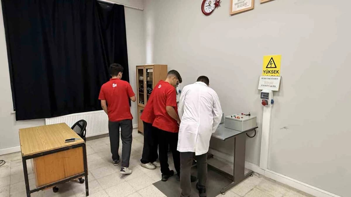 İlçe şartlarında verilen eğitimle Türkiye standartlarının üzerine çıkan Seyfettin Selim Mesleki ve Teknik Anadolu Lisesi