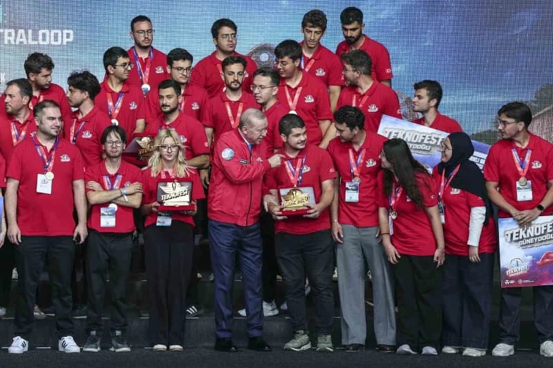 Türkiye’nin Teknoloji ve inovasyon ekosisteminin en büyük buluşma noktası olan TEKNOFEST, heyecan Dolu anlara sahne olur