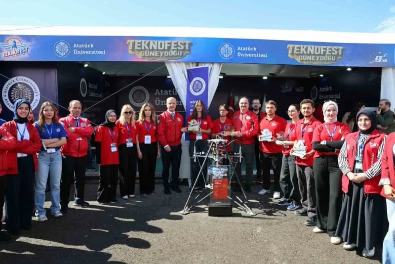 Türkiye’nin Teknoloji ve inovasyon ekosisteminin en büyük buluşma noktası olan TEKNOFEST, heyecan Dolu anlara sahne olur