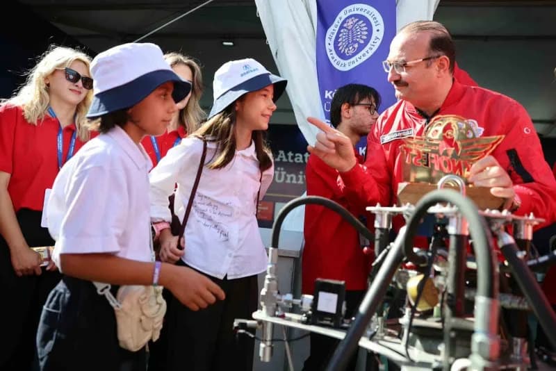 Türkiye’nin Teknoloji ve inovasyon ekosisteminin en büyük buluşma noktası olan TEKNOFEST, heyecan Dolu anlara sahne olur