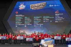 TEKNOFEST Güneydoğu ödül töreninde Cumhurbaşkanı Erdoğan ve katılımcılar sahnede