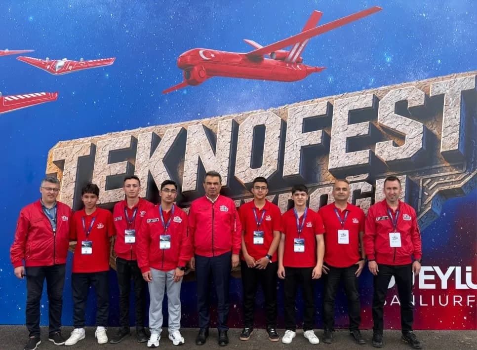 TEKNOFEST Güneydoğu çerçevesinde gerçekleştirilen yarışmalara katılan Kastamonulu öğrenciler ve öğretmenler, 2 Türkiye b