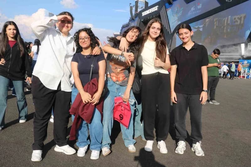 Şanlıurfa'da düzenlenen TEKNOFEST Güneydoğu'nun ikinci gününde de öğrenciler ve vatandaşlar, yerli ve milli Teknoloji ür