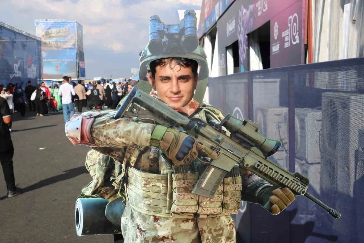 Şanlıurfa'da düzenlenen TEKNOFEST Güneydoğu'nun ikinci gününde de öğrenciler ve vatandaşlar, yerli ve milli Teknoloji ür