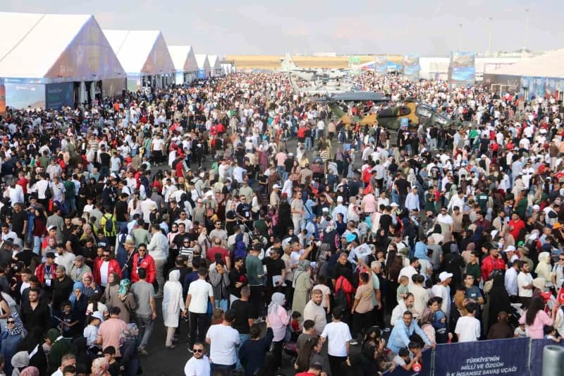 TEKNOFEST Yönetim Kurulu Başkanı Selçuk Bayraktar "1 buçuk milyondan fazla ziyaretçi ağırlayarak rekor kırdık" dedi.