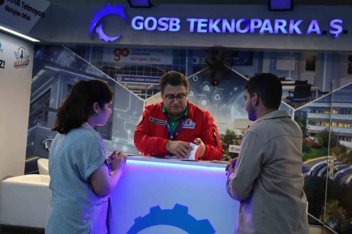 Festivalde stant açarak yerini alan GOSB TEKNOPARK yetkilileri, ziyaretçilere teknoparkların sunduğu fırsatları, girişim