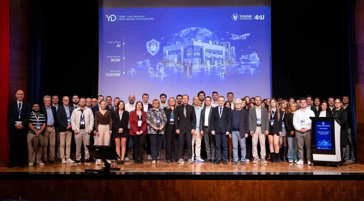 Yaşar Üniversitesi’nde düzenlenen yapay zeka ve dijital dönüşüm etkinliğinden bir panel görüntüsü