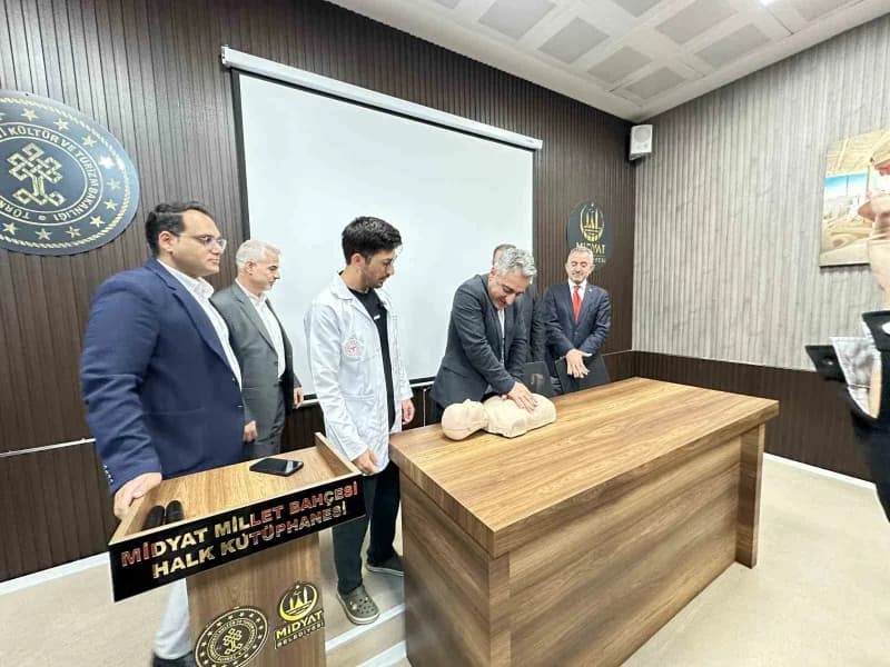 Midyat Devlet Hastanesi ile Midyat Belediyesi iş birliğinde, toplumda ilk yardım bilincini artırmak ve Acil durumlarda d