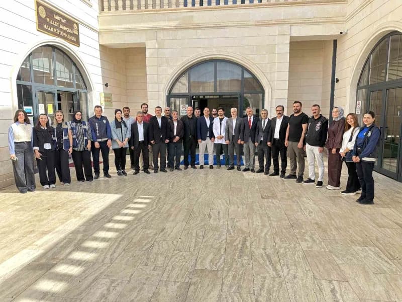 Midyat Millet Bahçesi Narin Güran Konferans Salonu'nda gerçekleştirilen programa, Midyat Devlet Hastanesi Başhekimi ve A