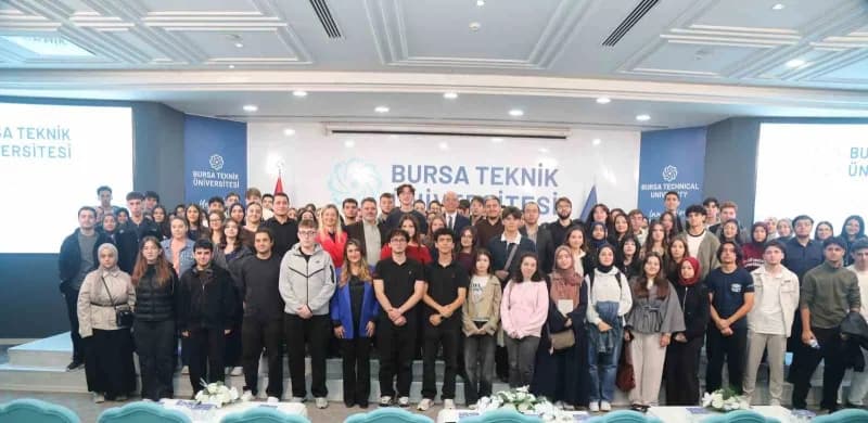 Bursa Teknik Üniversitesi'nde lise öğrencilerinin katıldığı Tercihten Önce Üniversiteni Yaşa projesi oryantasyon program