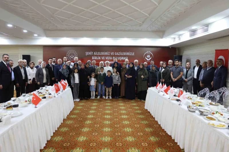 Bakan Göktaş, Gaziantep’te şehit aileleri ve gazilerle Vefa buluşmasında bir araya geldi