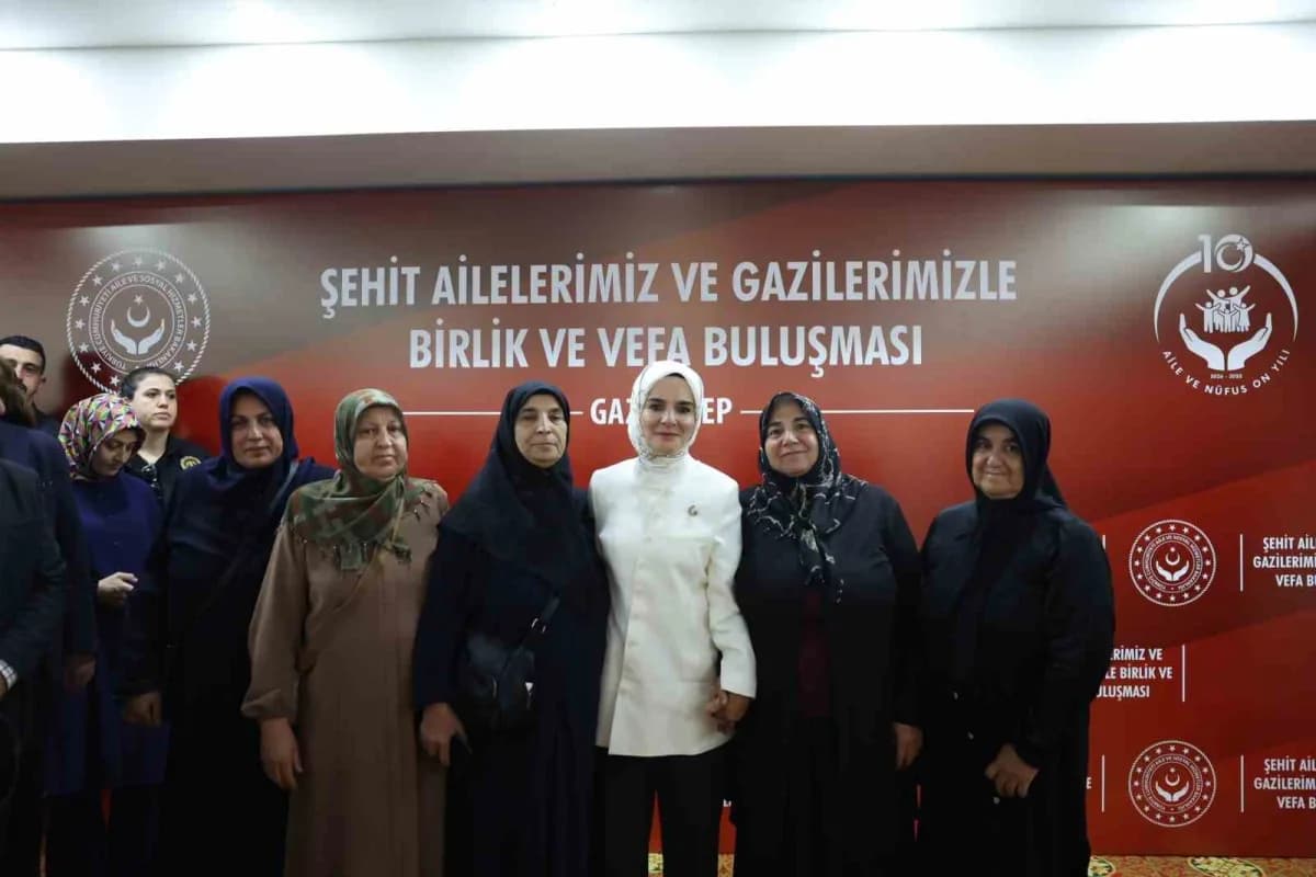 Aile ve Sosyal Hizmetler Bakanı Mahinur Özdemir Göktaş, Gaziantep'te şehit aileleri ve gazilerle buluşma programında kon