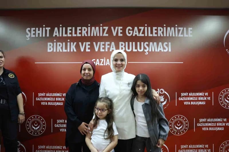 Bakan Göktaş, Gaziantep’te şehit aileleri ve gazilerle Vefa buluşmasında bir araya geldi
