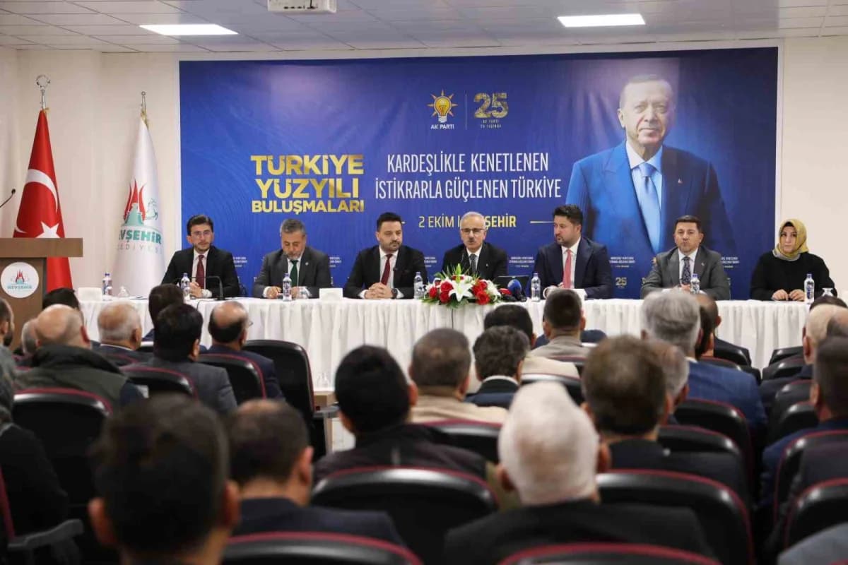 Bakan Uraloğlu, Nevşehir programı kapsamında kentteki sivil toplum kuruluşlarının temsilcileri ve vatandaşlarla bir aray