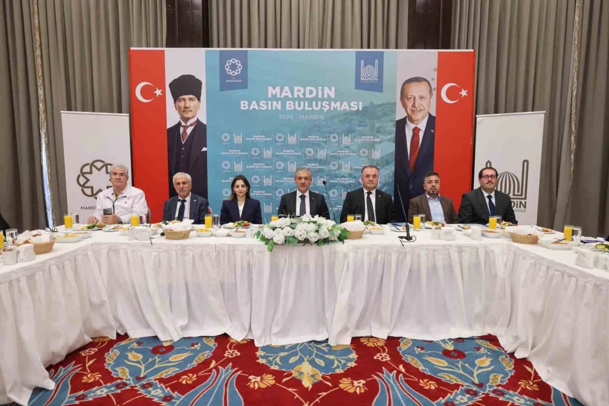 Mardin Valisi Tuncay Akkoyun basın toplantısında konuşuyor
