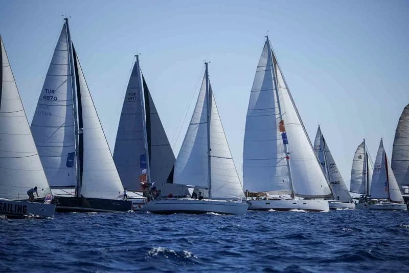The Bodrum Cup yelken yarışında Knidos’tan Ortakent’e uzanan parkurda yarışan yelkenliler