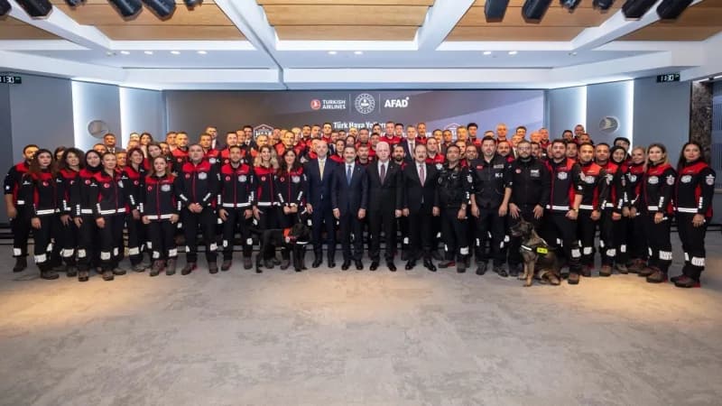 Türk Hava Yolları, afetlerde ve acil durumlarda hem yurt içi hem de yurt dışında görev almak üzere yalnızca THY personel