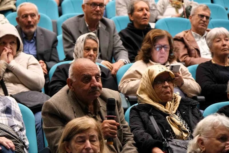 60 yaş üzeri Tazelenme Üniversitesinde "Tıbbi Bitkilerin Doğru Kullanımı" semineri düzenlendi.
