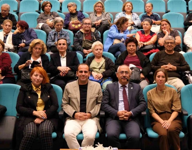 60 yaş üzeri Tazelenme Üniversitesinde "Tıbbi Bitkilerin Doğru Kullanımı" semineri düzenlendi.