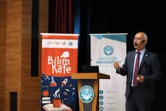 Balıkesir Üniversitesi 60+ Tazelenme Üniversitesi'nde tıbbi bitkilerin doğru kullanımı semineri katılımcılar ve konuşmac