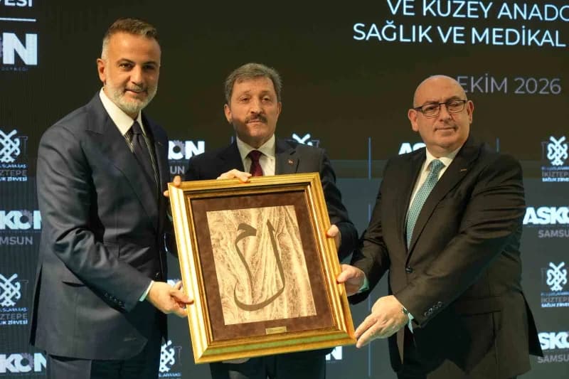 ASKON Genel Başkanı Orhan Aydın (Solda), Samsun Valisi Orhan Tavlı (Ortada), Samsun Şube Başkanı Ahmet Alp Doğru (Sağda)