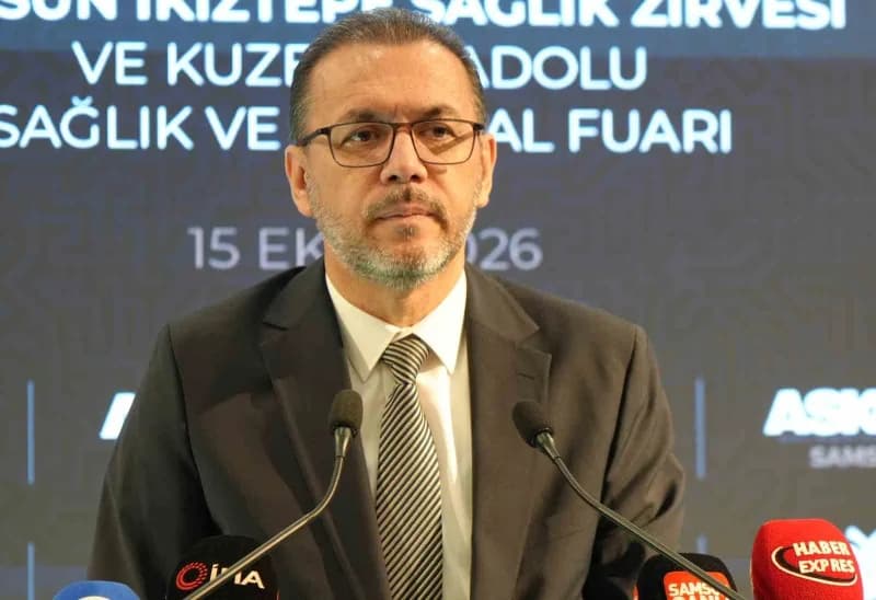 Sağlık Bakan Yardımcısı Nurullah Okumuş, Samsun'da düzenlenen sağlık zirvesinde konuşma yaparken