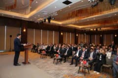 TİM Halı Sektör Kurulu Başkanı İskender Kaplan Kosova ve Kuzey Makedonya ticaret heyetinde konuşma yaparken