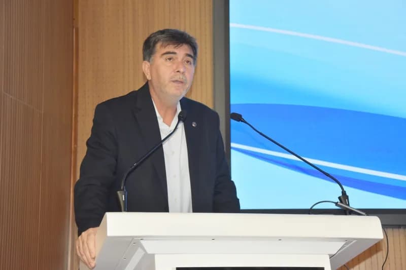 Memur-sen Manisa İl Temsilcisi ve eğitim-Bir-sen Manisa 1 nolu Şube Başkanı Ahmet Yasav yaptığı konuşmada kongrenin hayı