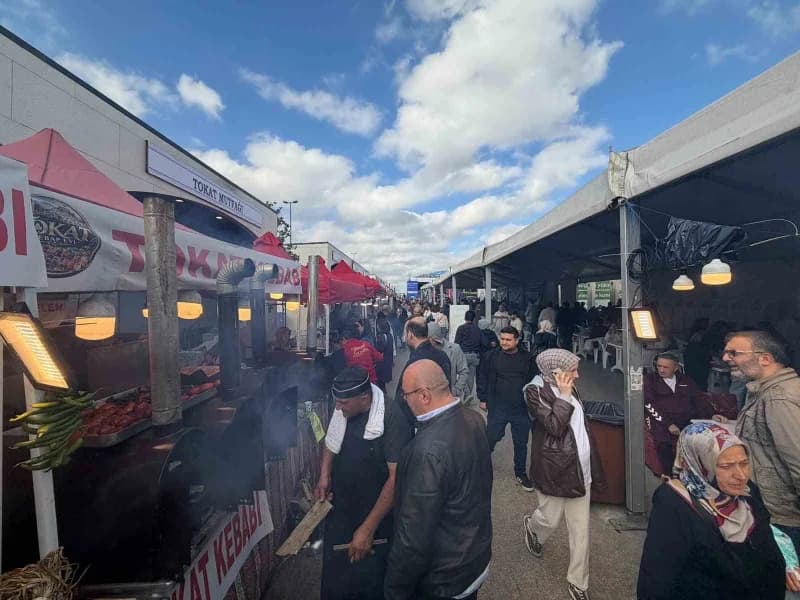İstanbul’da yaşayan binlerce Tokatlı, ‘7’inci Tokat Günleri’nde bir araya geldi. Etkinlikte konuşan