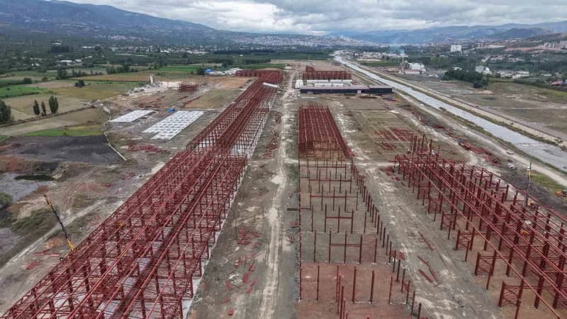 Tokat’ta 550 dönümlük alanda yapımı süren, 595 iş yerinin bulunacağı Yeni Nesil Tokat Yeşil Sanayi Sitesi’nde betonarme