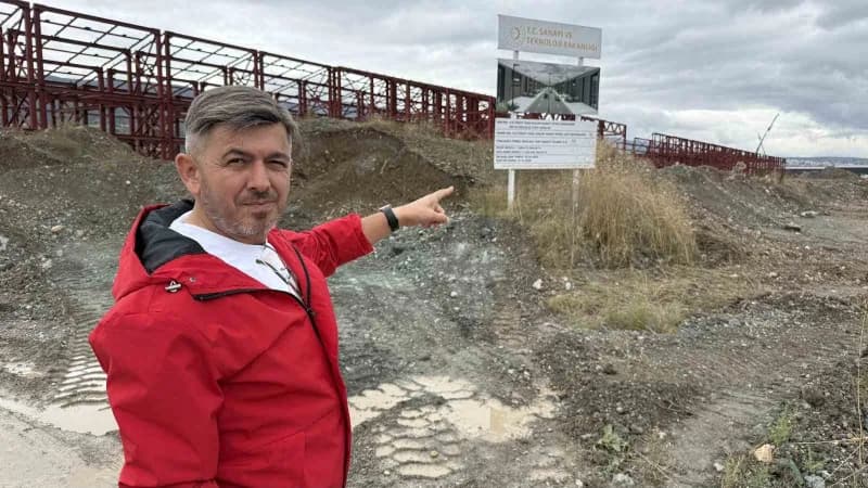 Tokat’ta 550 dönümlük alanda yapımı süren, 595 iş yerinin bulunacağı Yeni Nesil Tokat Yeşil Sanayi Sitesi’nde betonarme