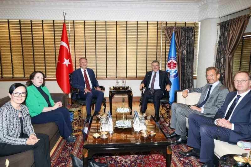 Trabzon Büyükşehir Belediye Başkanı Ahmet Metin Genç, AB üyesi ülkelerin büyükelçilerini misafir etti