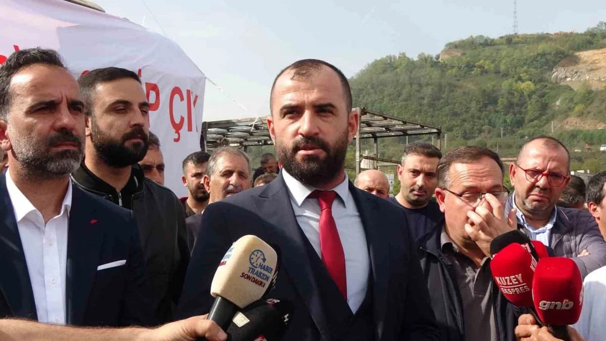 Sınırlı Sorumlu Çağlayan Taşıyıcılar Kooperatif Başkanı Mustafa Bayraktar, faaliyetlerin durdurulmasına tepki gösterdi.
