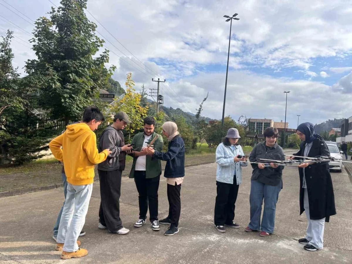 Karadeniz Teknik Üniversitesi (KTÜ) Of Teknoloji Fakültesi Elektronik ve Haberleşme Mühendisliği Bölümü öğrencileri, Ulu