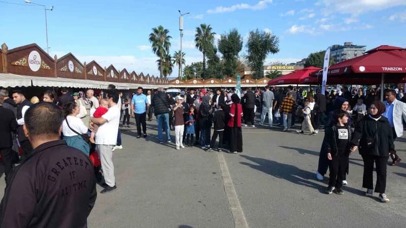 Trabzon Büyükşehir Belediyesi tarafından düzenlenen Gastronomi Festivaline binlerce kişi katıldı.