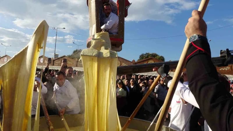 Trabzon Büyükşehir Belediyesi tarafından düzenlenen Gastronomi Festivaline binlerce kişi katılırken,