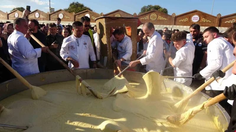 Trabzon Büyükşehir Belediyesi tarafından düzenlenen Gastronomi Festivaline binlerce kişi katılırken,
