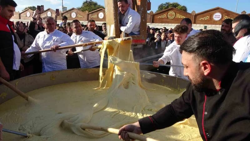 Trabzon Büyükşehir Belediyesi tarafından düzenlenen Gastronomi Festivaline binlerce kişi katılırken,