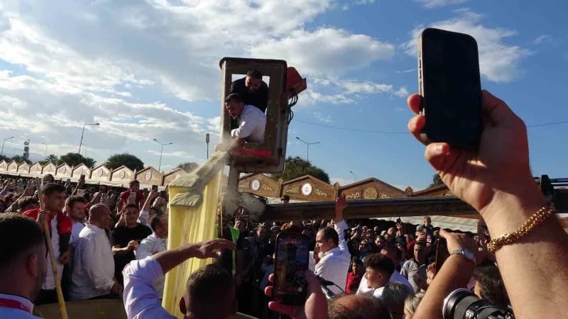 Trabzon Büyükşehir Belediyesi tarafından düzenlenen Gastronomi Festivaline binlerce kişi katılırken,