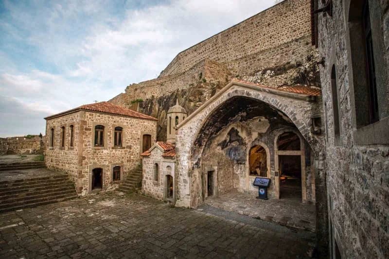 Trabzon’daki Atatürk Köşkü, Çal Mağarası, Kızlar Manastırı ve Trabzon Şehir Müzesi ziyaretçi yoğunluğunu gösteren turizm