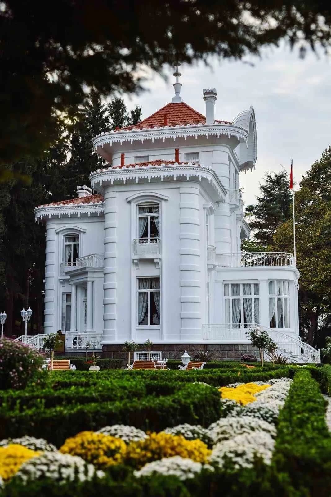 Trabzon Büyükşehir Belediyesi bünyesinde hizmet veren Atatürk Köşkü, Çal Mağarası, Kızlar Manastırı ve Trabzon Şehir Müz