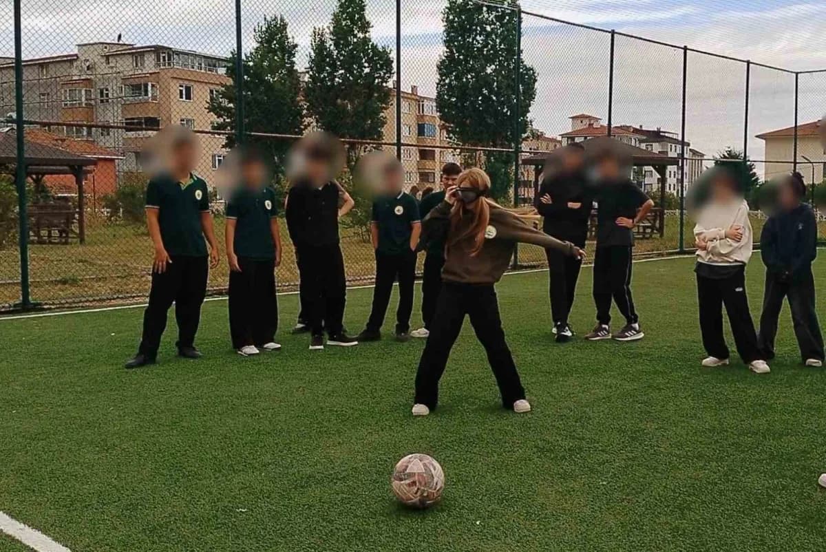 Kastamonu’nun Cide ilçesinde lise öğrencilerine yönelik "Trafikte saygı" semineri düzenlendi.