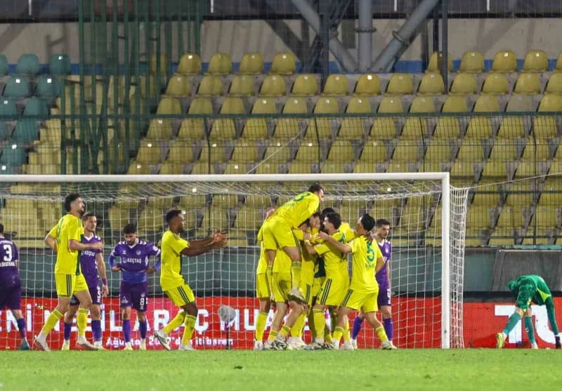 Trendyol 1. Lig'in 13. Haftasında Esenler Erokspor, konuk ettiği Ankara Keçiörengücü'nü 3-2'lik skor