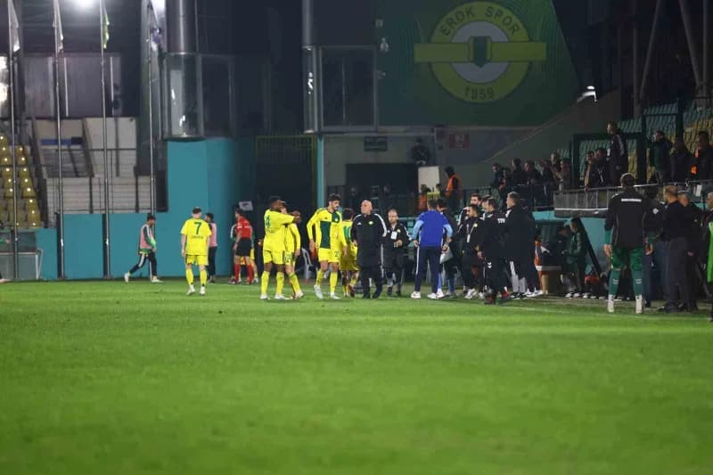 Trendyol 1. Lig'in 13. Haftasında Esenler Erokspor, konuk ettiği Ankara Keçiörengücü'nü 3-2'lik skor