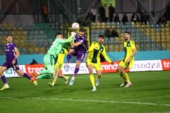Trendyol 1. Lig maçında Esenler Erokspor ile Ankara Keçiörengücü futbolcuları mücadele ediyor