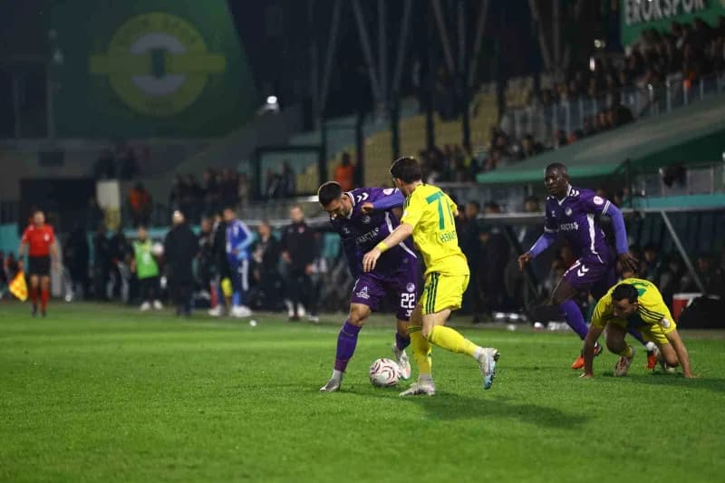Trendyol 1. Lig'in 13. Haftasında Esenler Erokspor, konuk ettiği Ankara Keçiörengücü'nü 3-2'lik skor
