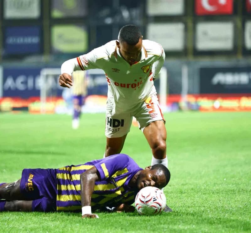Trendyol Süper Lig’in 7. Haftasında Eyüpspor, Göztepe’yi konuk ediyor. Maçın ilk yarısı konuk ekibin 1-0 üstünlüğü ile s