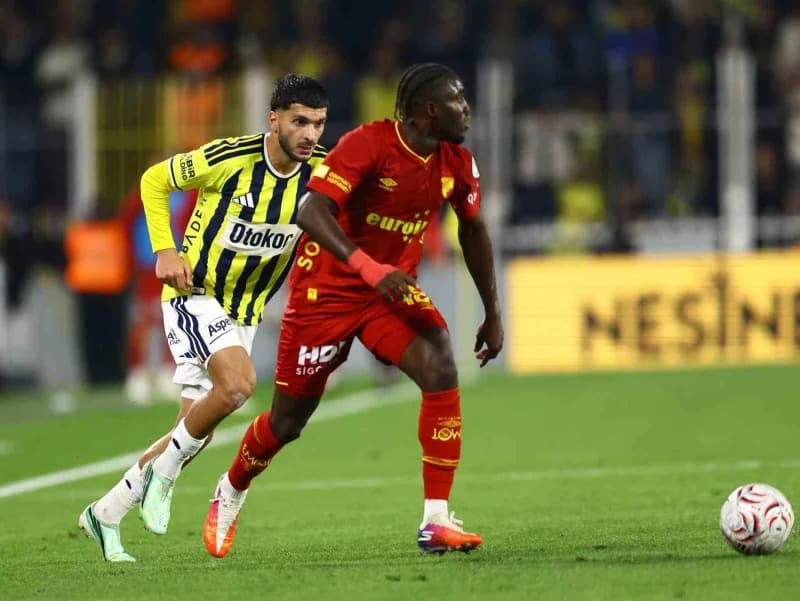 Trendyol Süper Lig'in 10. Haftasında Fenerbahçe, Göztepe'yi konuk ediyor. Mücadelenin ilk yarısı ev