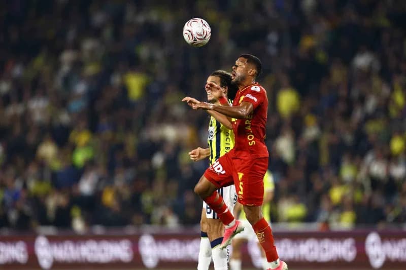 Trendyol Süper Lig'in 10. Haftasında Fenerbahçe, Göztepe'yi konuk ediyor. Mücadelenin ilk yarısı ev