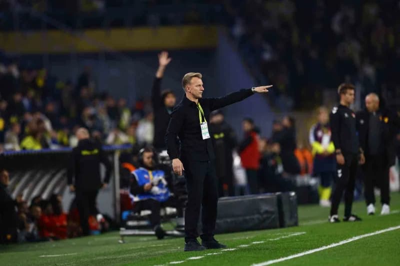 Trendyol Süper Lig'in 10. Haftasında Fenerbahçe, Göztepe'yi konuk ediyor. Mücadelenin ilk yarısı ev